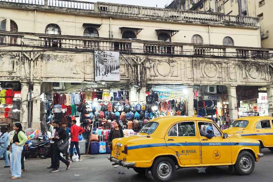 On August 12, 1938, Netaji Subhas Chandra Bose was felicitated at a civic reception in (then) Calcutta after being elected as the youngest president of the Congress party at the Haripura Congress session. The venue was an elite restaurant on Chowringhee — Firpo’s. The reception, organised by the then mayor of Calcutta, Abul Kalam Mohammed Zakaria, was a tea party attended by almost all intellectuals and celebrities of the city. The event was reported in the official gazette of the Calcutta Municipal Corporation on August 13, 1938. This is perhaps the only recorded evidence of Netaji’s association with a heritage restaurant of Calcutta. Firpo’s Market operates out of the building in the present day