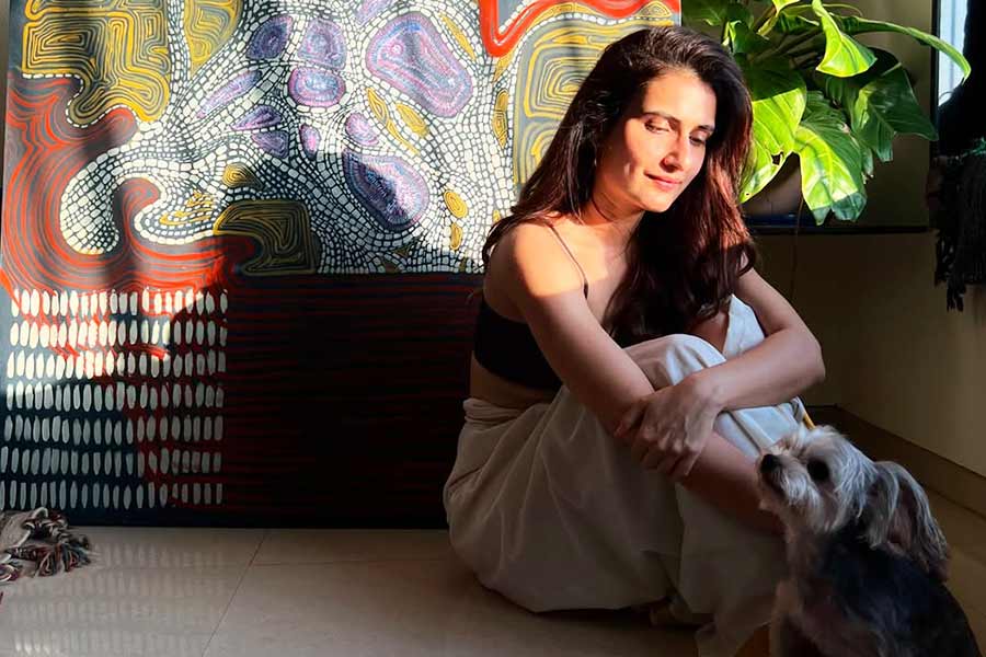 Fatima Sana Shaikh with her acrylic art painting