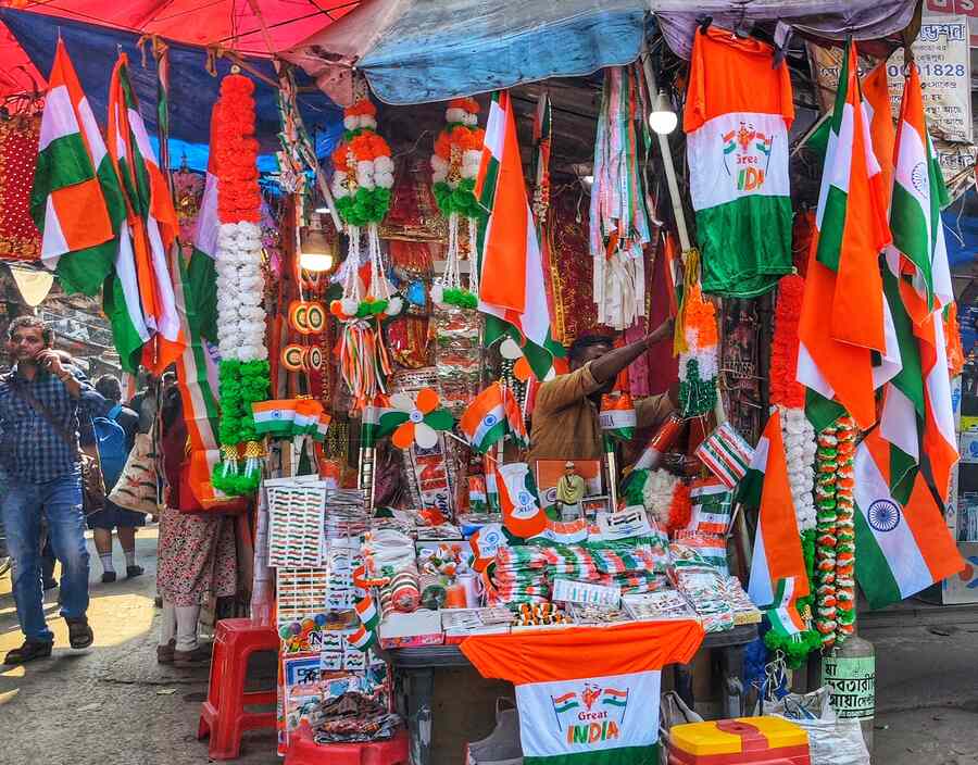 Tricolour, T-shirts and other knick-knacks on sale on Wednesday ahead of Republic Day and Netaji’s birthday 