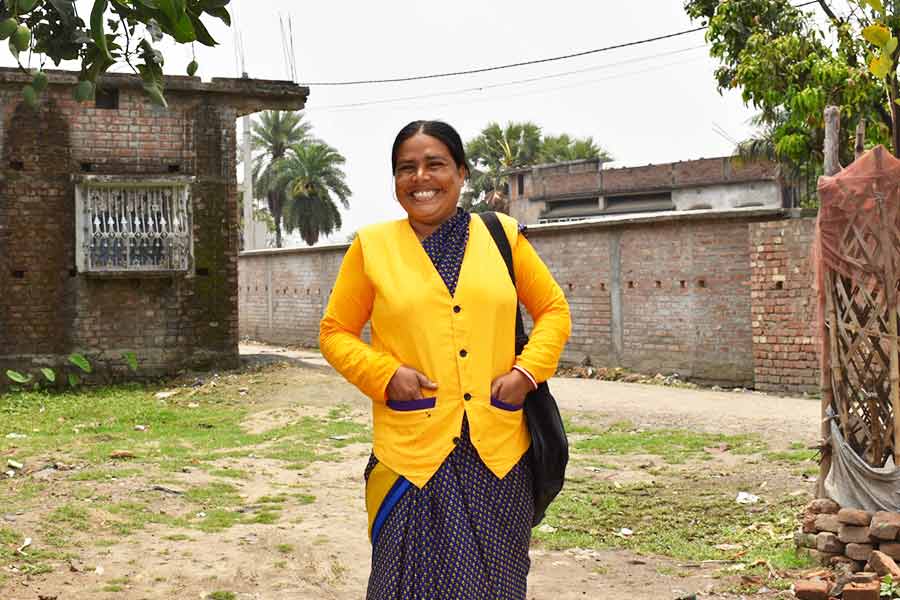 Thirty-five-year-old Ajija Bibi transformed her life from a ‘beedi’ roller to a community health worker. She now works closely with Ambuja Foundation to change the lives of women ‘beedi’ workers in Dohitpur, Murshidabad