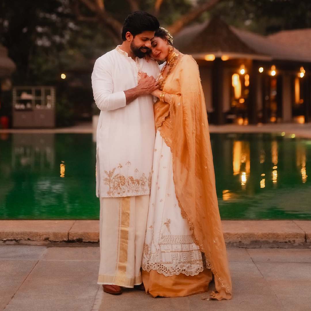 Keerthy leaned on Antony’s shoulder for a picture. As per media reports, Antony is a Dubai-based businessman who owns a chain of resorts in Kochi.  