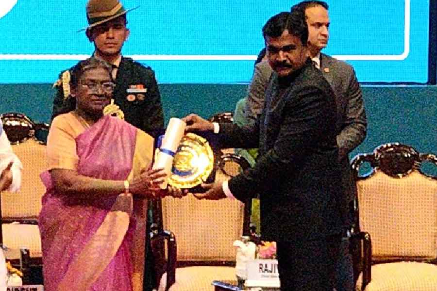 K Ravikumar (right) being awarded by President Droupadi Murmu on Saturday 