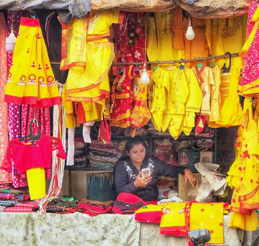 With Saraswati Puja just a week away, many spent the day shopping for ‘basanti’ clothes. Yellow saris and kurtas for little ones are in great demand this season