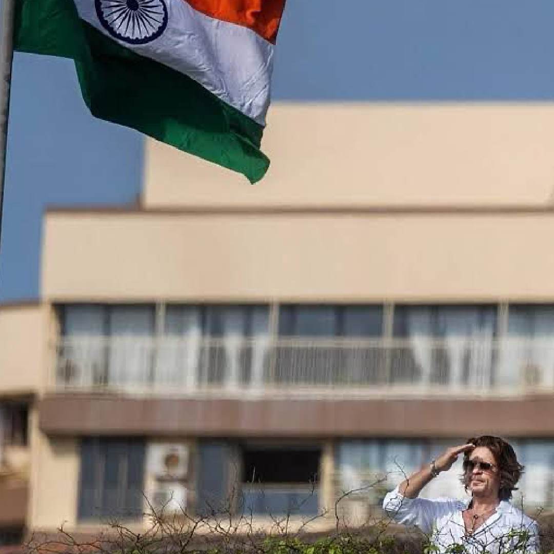 Shah Rukh Khan saluted the national flag.