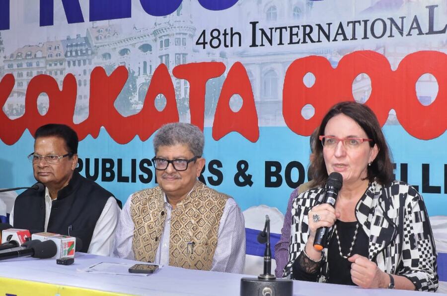 Publishers & Booksellers Guild held a curtain-raiser press conference for the 48th International Kolkata Book Fair. Tridib Kr. Chatterjee, president of the Guild, and Sudhangshu Sekhar Dey, honorary general secretary of the Guild, were present at the Boi Mela Prangan in Karunamoyee  on Monday  