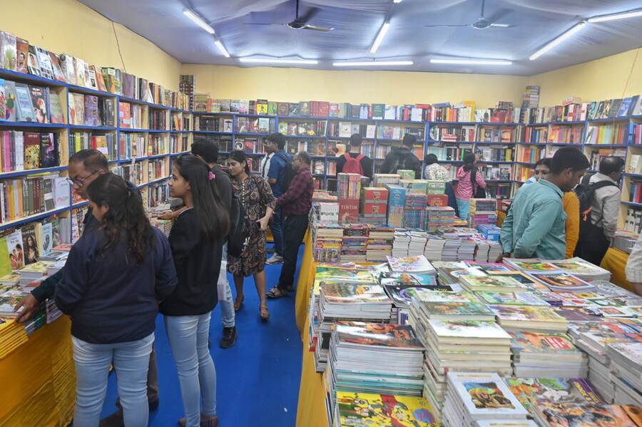 Readers of various age groups visited the Kolkata Book Fair, also called ‘Boi Mela’ in Bengali. It is a one-stop hub for books of various literary genres, from classics in English and Bengali language to contemporary literature. One can also find books in other European native languages in the foreign pavilion of the fair