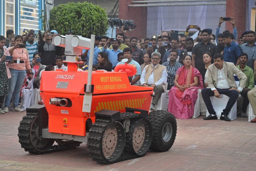 A firefighting robot was demonstrated at the fair in the presence of Tridib Chattopadhyay, president of the Publishers and Booksellers Guild; and Sujit Bose, minister of the Department of Fire and Emergency Services at the Government of West Bengal. The robots, made by Institute of Fire Service, were launched in 2019