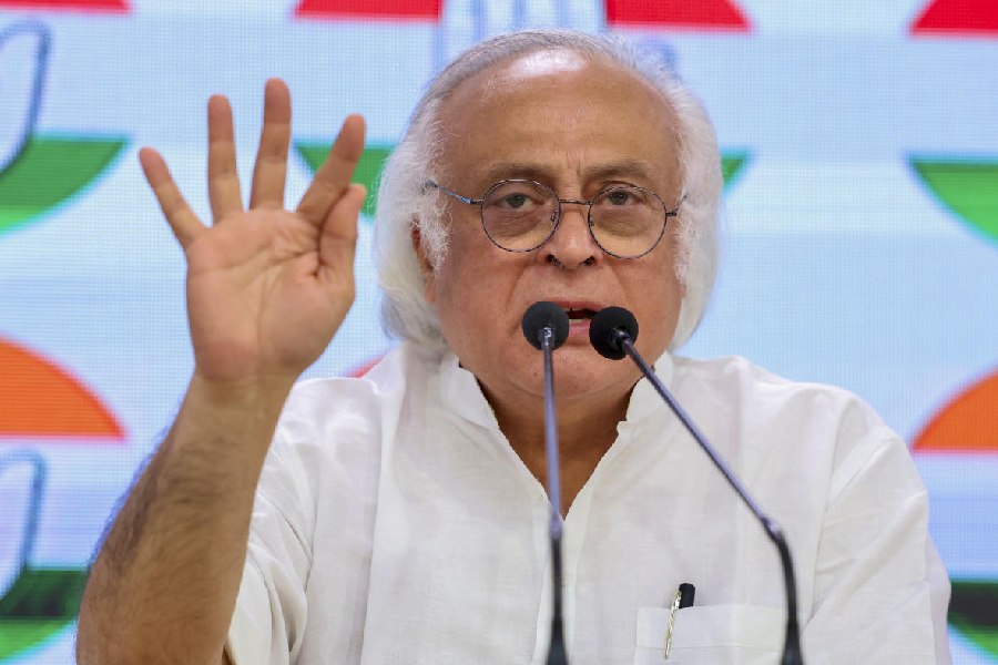 Congress President Mallikarjun Kharge with party MP Priyanka Gandhi Vadra, Karnataka Chief Minister Siddaramaiah, Deputy CM DK Shivakumar, and others during the unveiling of a statue of Mahatma Gandhi, at Suvarna Vidhana Soudha in Belagavi, Karnataka, Tuesday, Jan. 21, 2025.