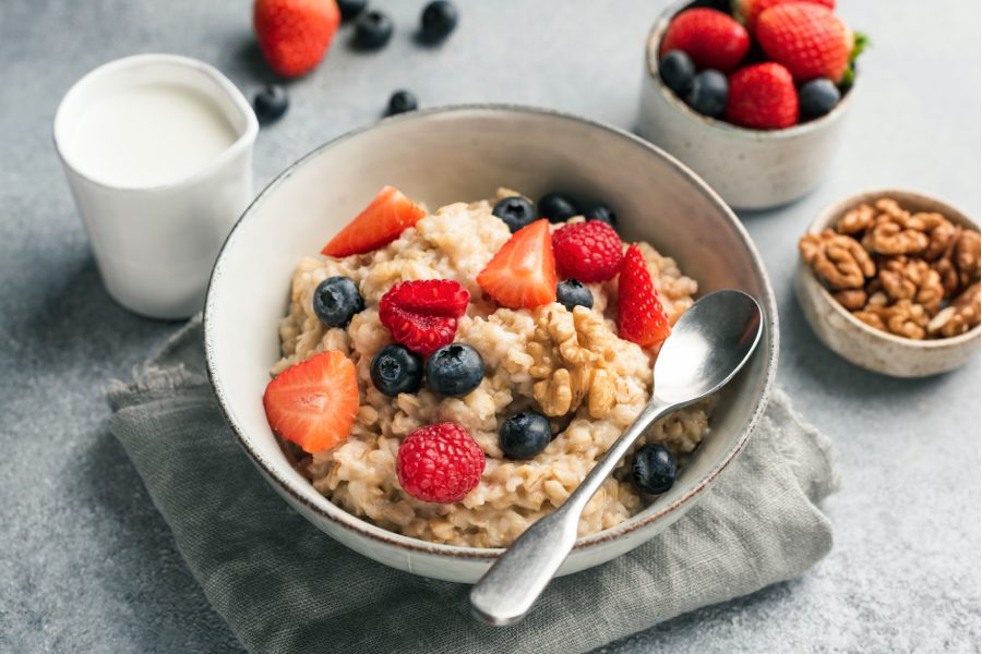 For breakfast, complex carbs like oats or poha, lean protein like eggs or sprouts, and healthy fats like nuts and avocado are a good idea