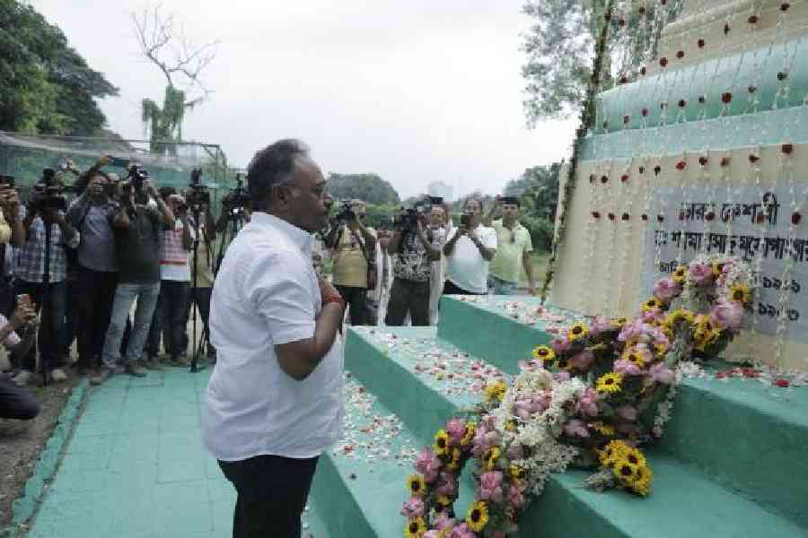BJP state president Samik Bhattacharya offers tribute to Syama Prasad Mookerjee at Red Road, Calcutta, on Sunday