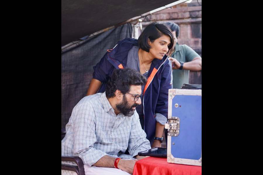 Abhishek Bachchan and director Madhumita check the monitor during the shooting of 'Kaalidhar Laapata'