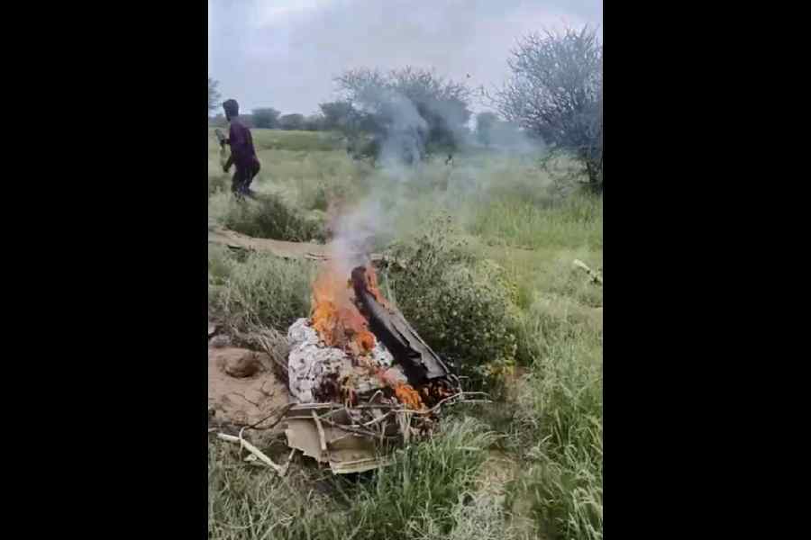 Smoke billows from the wreckage of the crashed Jaguar jet in Churu on Wednesday.