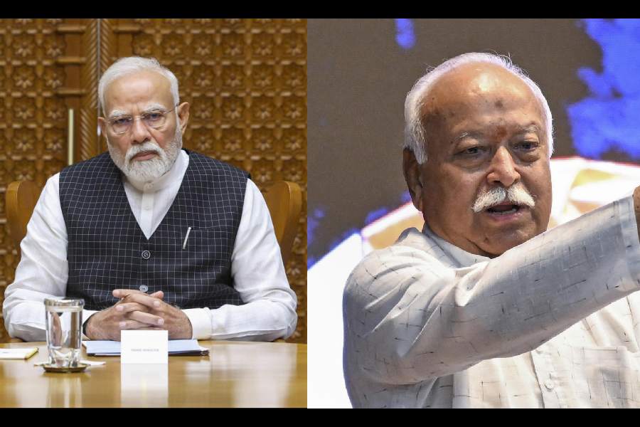Narendra Modi and Mohan Bhagwat.