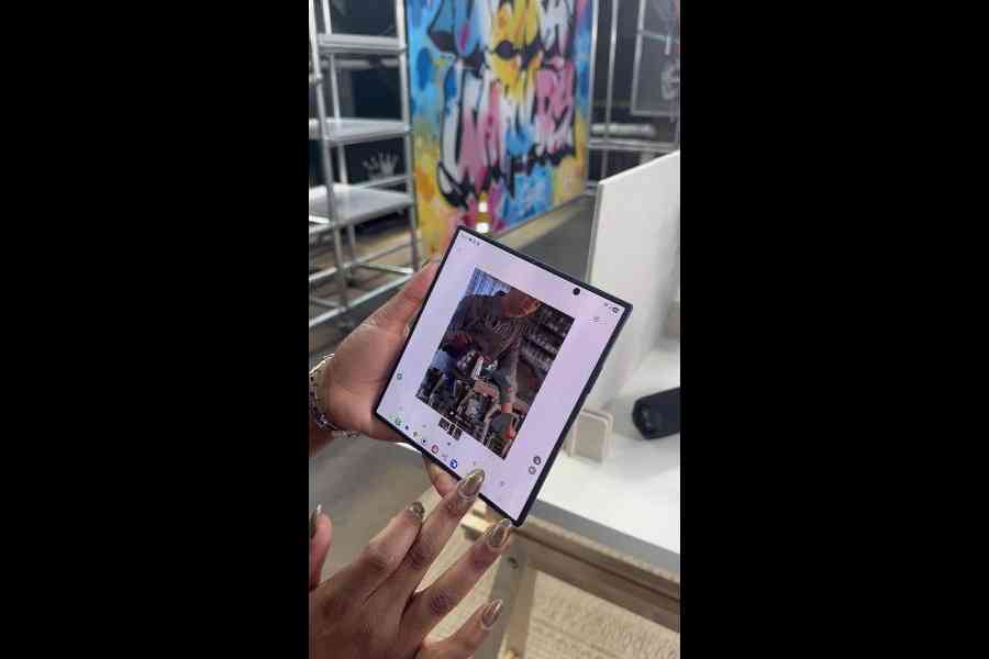 An AI feature in action on Galaxy Z Fold7