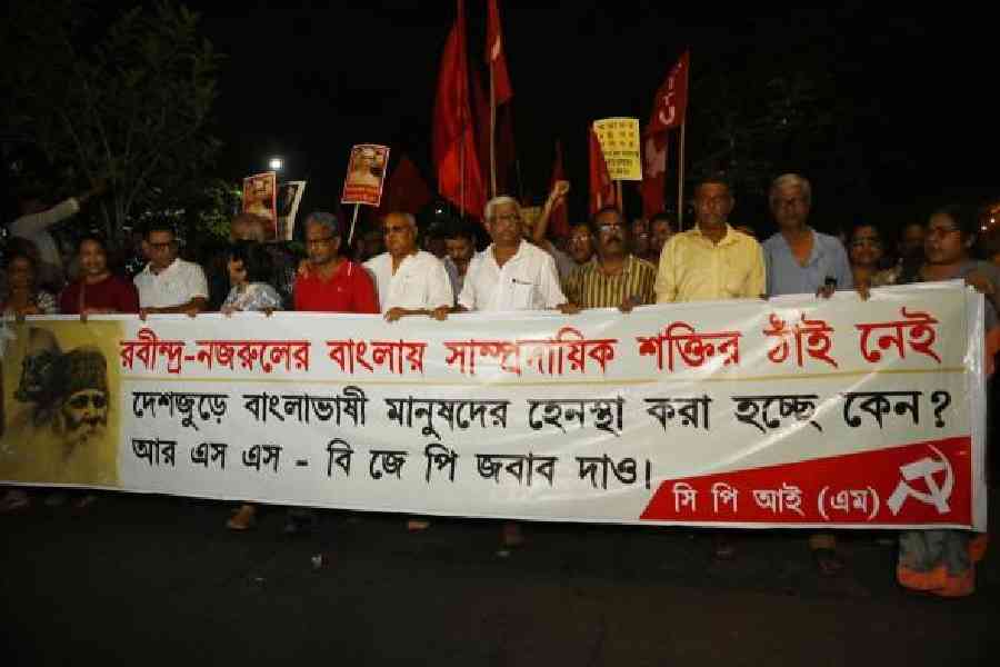 Hundreds of CPM supporters led by Md Salim, Sujan Chakraborty and Kanti Ganguly marched from Jadavpur to Ramgarh in south Calcutta to condemn the attack on Bengali-speaking people, mostly migrant workers belonging to the minority community, in several BJP-ruled states of the country.             Chakraborty called it an RSS-BJP ploy to tag Bengali-speaking people as Bangladeshis and harass them.             He said the CPM would fight any attempt to harass Bengali-speaking people.              Picture by Bishwarup Dutta