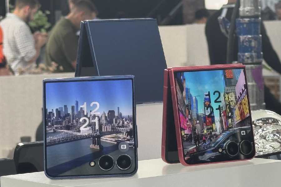 Galaxy Z Flip7 now supports the company’s DeX technology