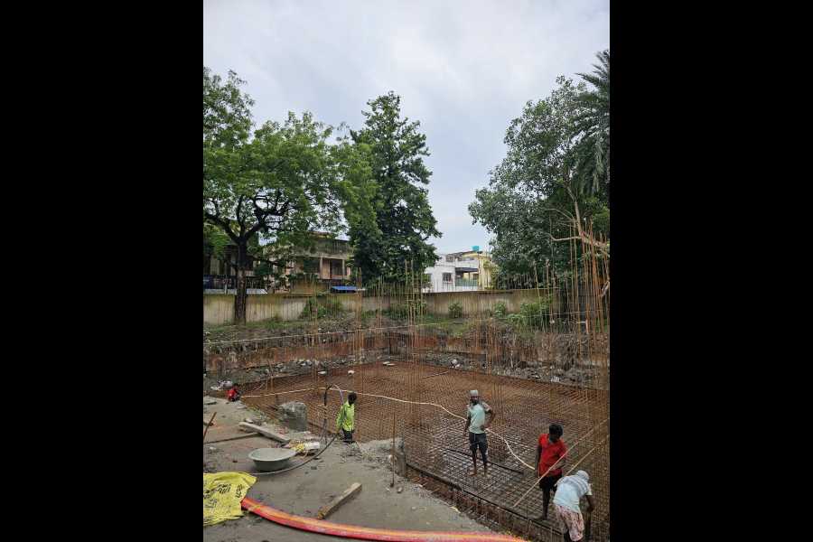 An underground reservoir being built in AL Block. It will receive water from the New Town plant and serve wards 35 and 36, and will be connected to Tank 8 as well.