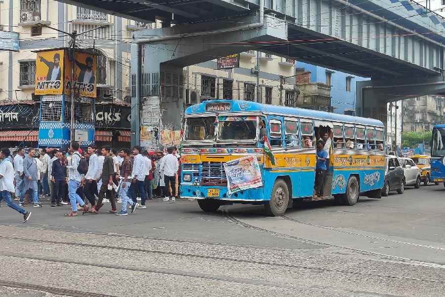 Trinamool Congress supporters took to the roads in the early hours of Monday (July 21) morning, starting from various points across the city including Park Circus’s Zeeshan restaurant where hundreds gathered at around 9.30am en route to Dharmatala