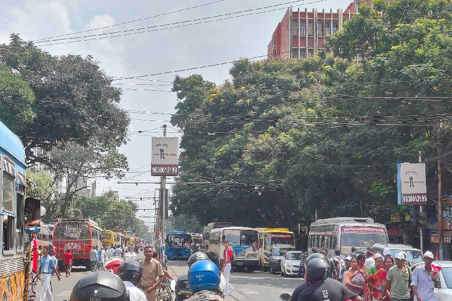 Heading towards Sealdah from Park Street Area was among slowest moving routes with buses stacked up on either side of the road – creating a chock-a-bloc situation