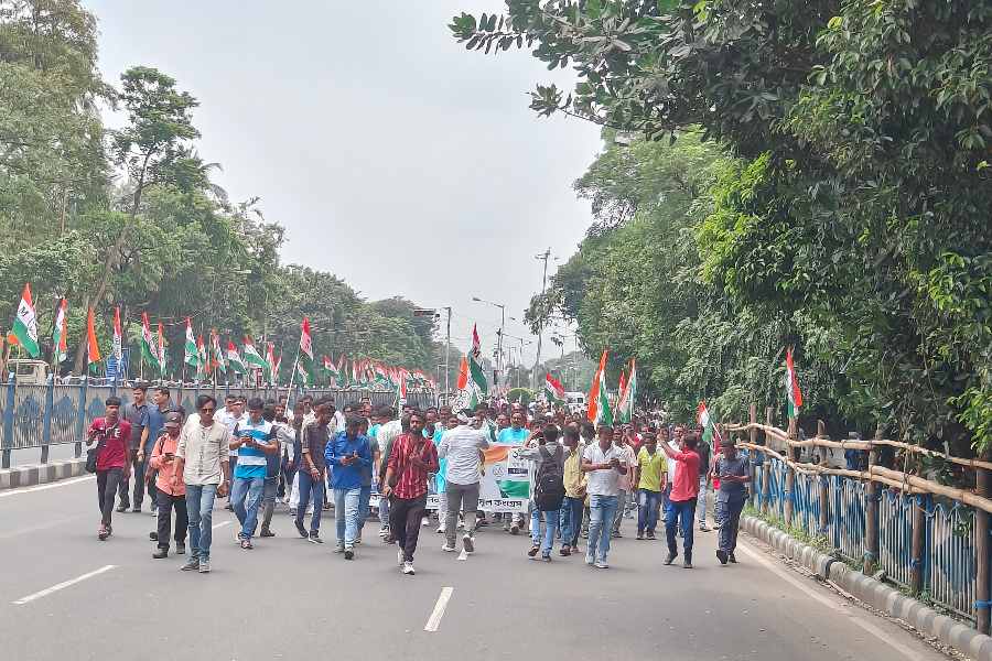 Even Red Road became a pathway as TMC supporters marched towards the Dharmatala venue
