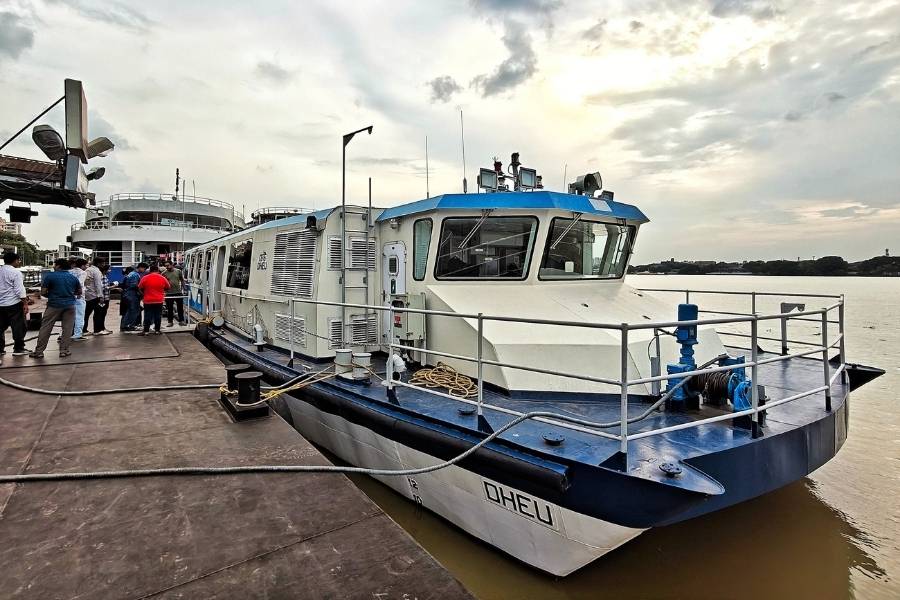 Kolkata Water Metro | A ride on Kolkata's first water metro Dheu on Hooghly  from Millennium Park to Dakshineswar - Telegraph India