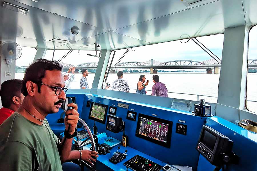 Kolkata Water Metro | A ride on Kolkata's first water metro Dheu on Hooghly  from Millennium Park to Dakshineswar - Telegraph India