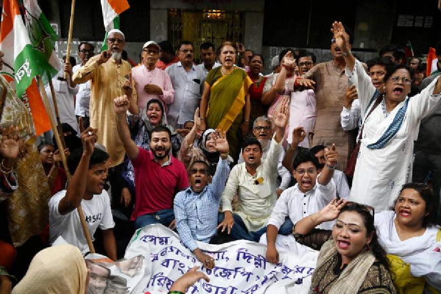 Congress activists raise slogans during a protest in Calcutta on Thursday against the targeting of Bengali-speaking migrants in various states