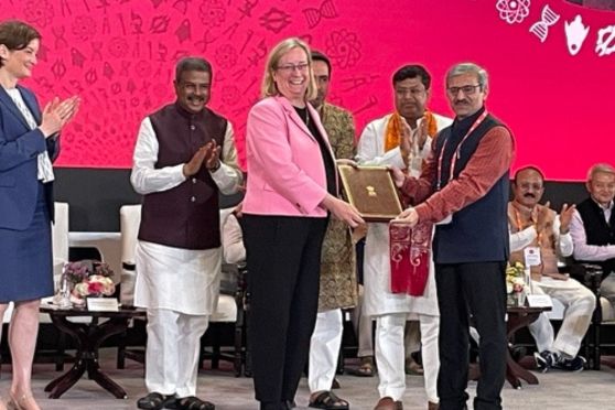 Professor Evelyn Welch, Vice-Chancellor and President of the University of Bristol, receives the Letter of Intent from Vineet Joshi, the Honourable Secretary Higher Education and Acting Chairman of the University Grants Committee.