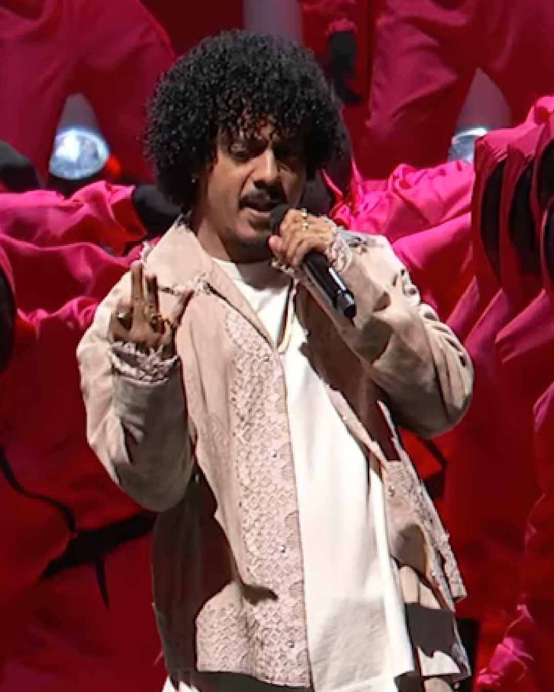 Indian rapper Hanumankind (kicked off the show with his track Run It Up. Squid Game’s iconic pink guards danced in the background. 