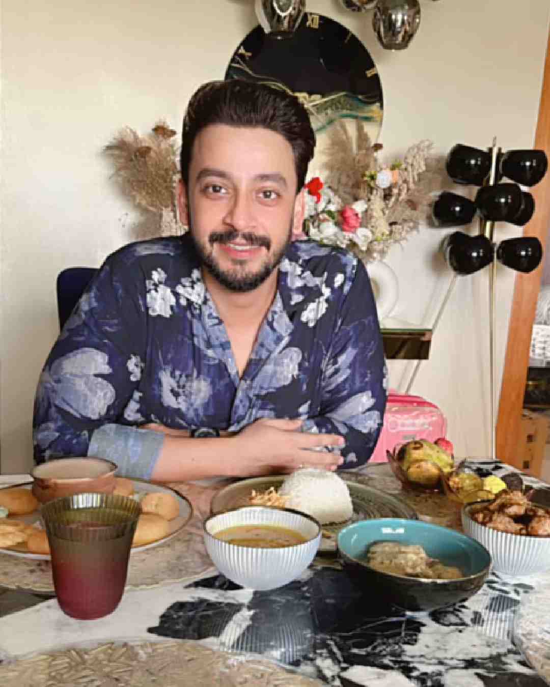 Bonny Sengupta thanked girlfriend Koushani Mukherjee and mum Piya Sengupta for the Jamai Sashti lunch. 