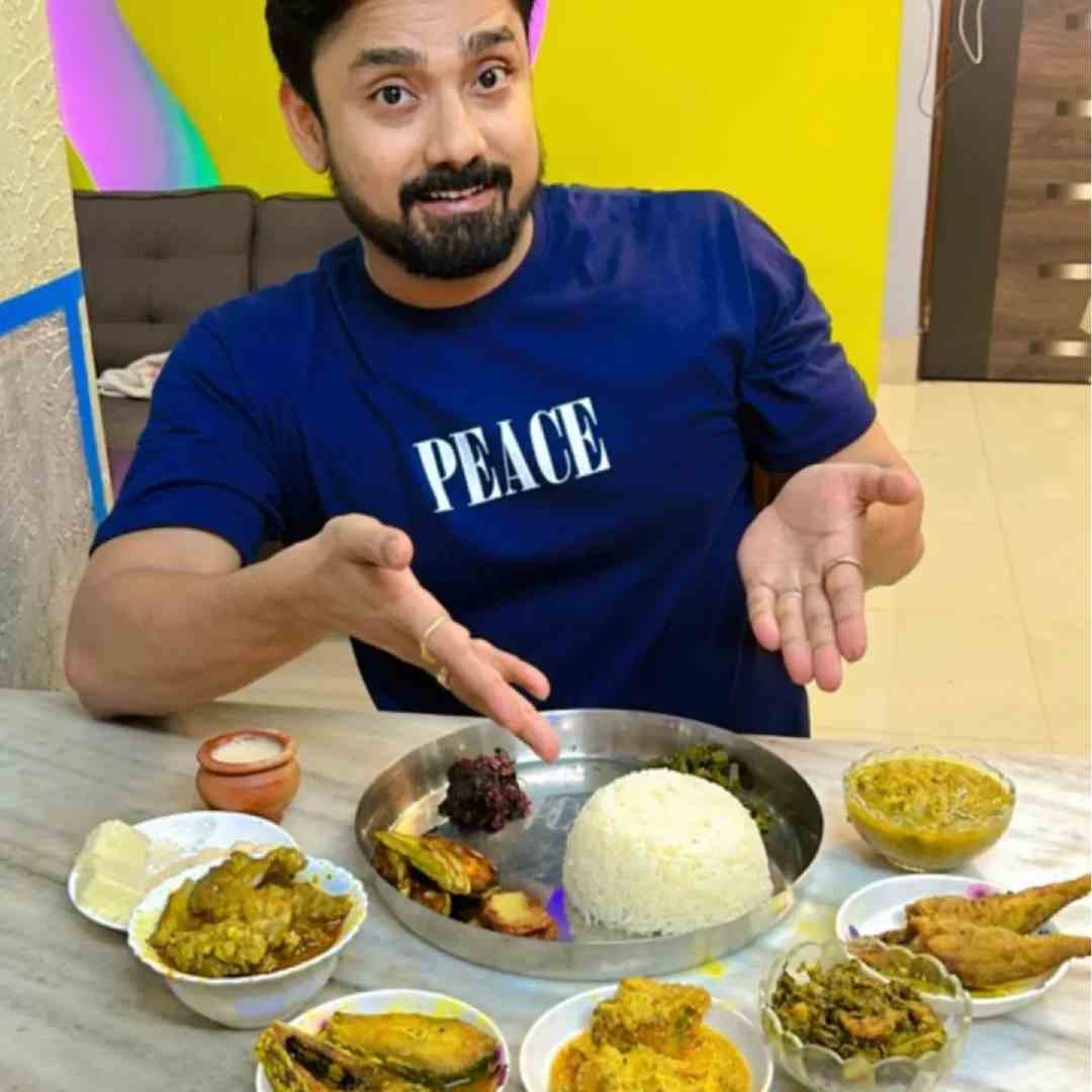 Rubel Das sought his mother-in-law's blessings on the occasion of Jamai Sashti. He also enjoyed a delicious lunch and received gifts on the occasion.  