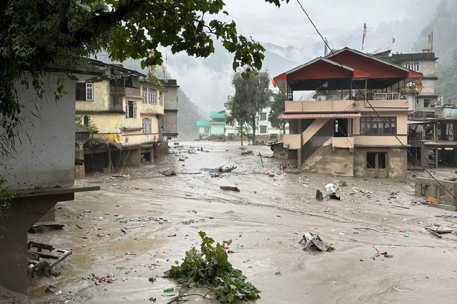 Sikkim remains submerged, rescue efforts delayed due to rain, blocked routes, and rising Teesta River levels 