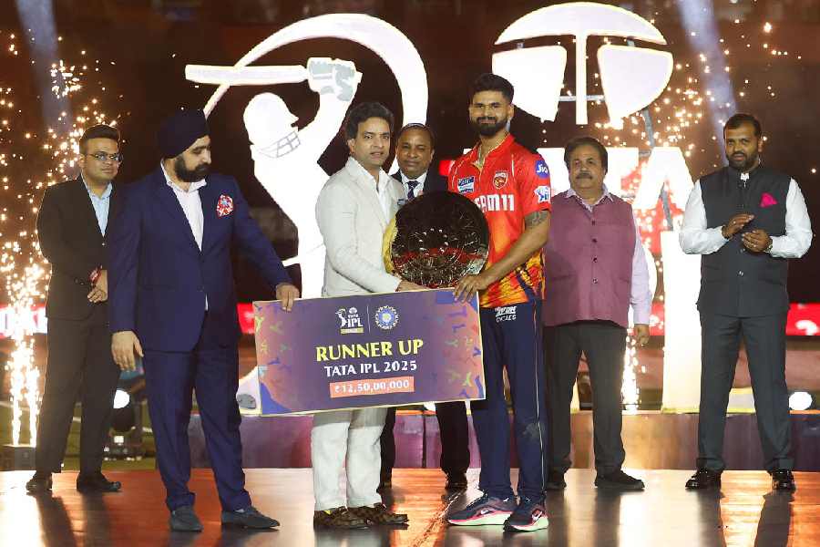 IPL chairman Arun Dhumal presents Shreyas Iyer the runners-up trophy in Ahmedabad on Tuesday.