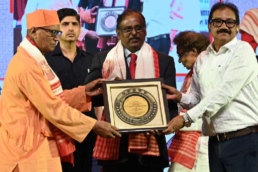 Ram Mohan Mission and Ram Mohan Mission High School Lake Gardens , Kolkata - 45 celebrating 253rd Birth Anniversary of Raja Rammohan Roy at Science City Main Auditorium