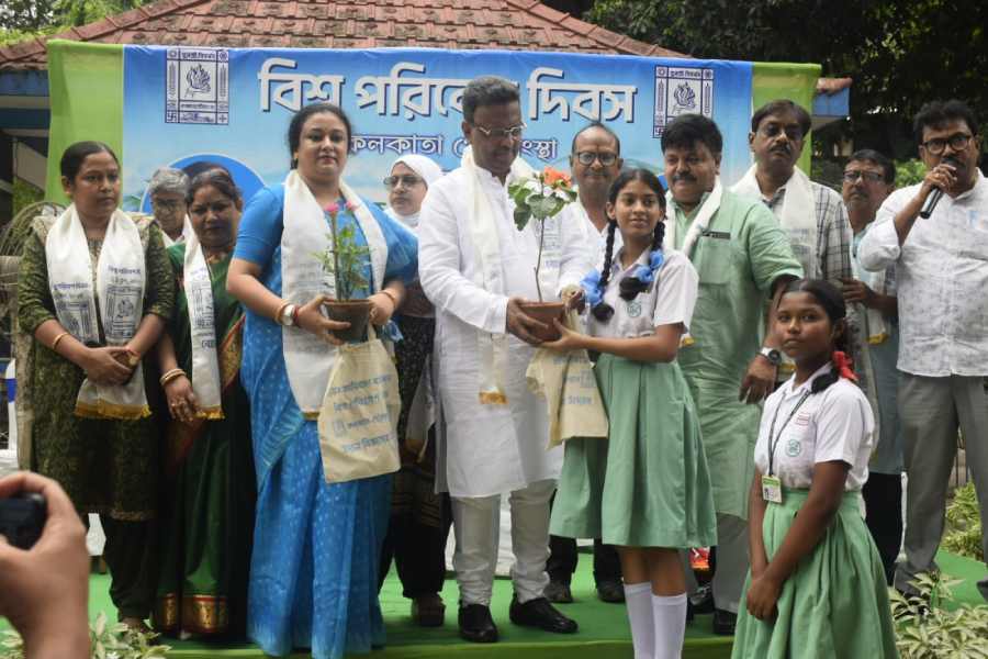 Children and residents of Ward 82 participated in awareness drives and plantation activities as part of KMC’s community outreach efforts