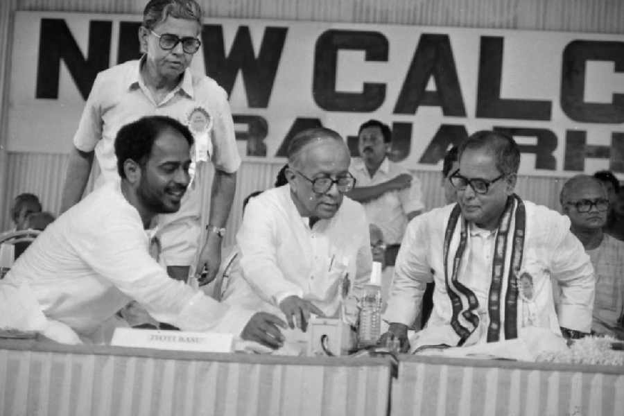 Foundation stone of the New Calcutta township at Rajarhat being laid by Jyoti Basu.