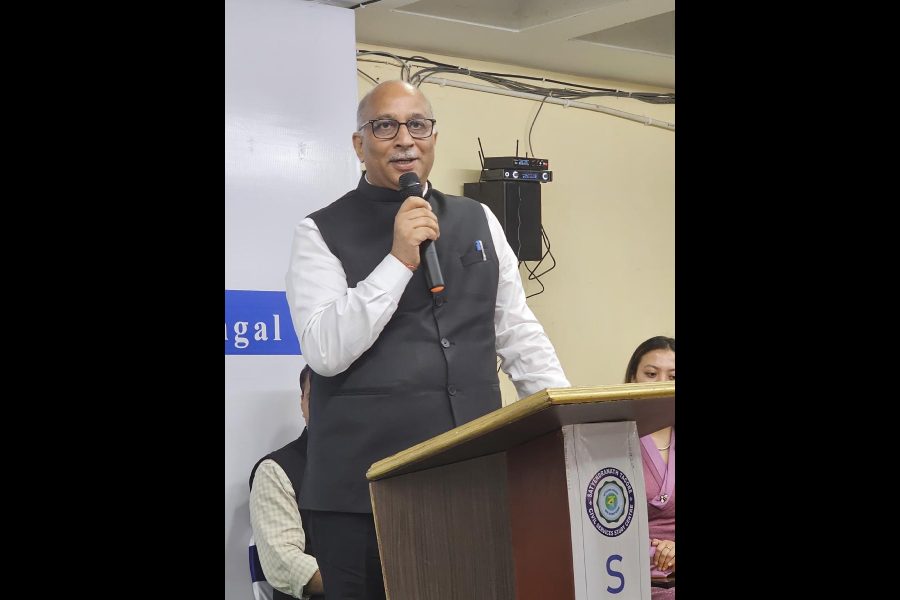 Chief secretary Manoj Pant delivers his address