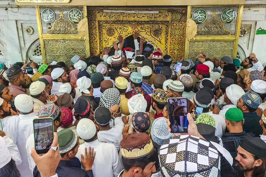 People visit Jannati Darwaza on the occasion of ‘Eid-ul-Azha’ festival, at Ajmer Sharif Dargah, in Ajmer, Rajasthan.