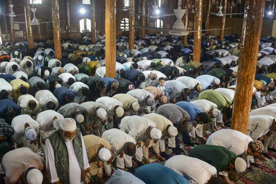 People offer ‘namaz’ on the occasion of ‘Eid-ul-Azha’ festival, at Aali Masjid, in Srinagar, Jammu and Kashmir.