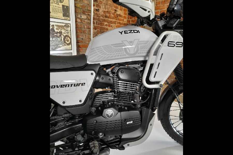 The engine remains a 334cc single-cylinder, liquid-cooled unit that makes 29.6ps of peak power and 29.9Nm of peak torque