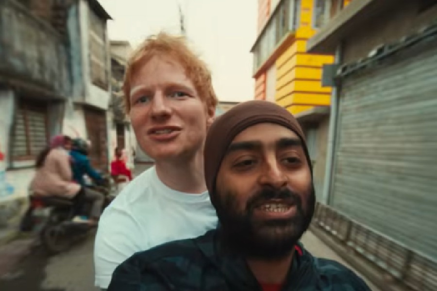 A still from ‘Sapphire’ music video