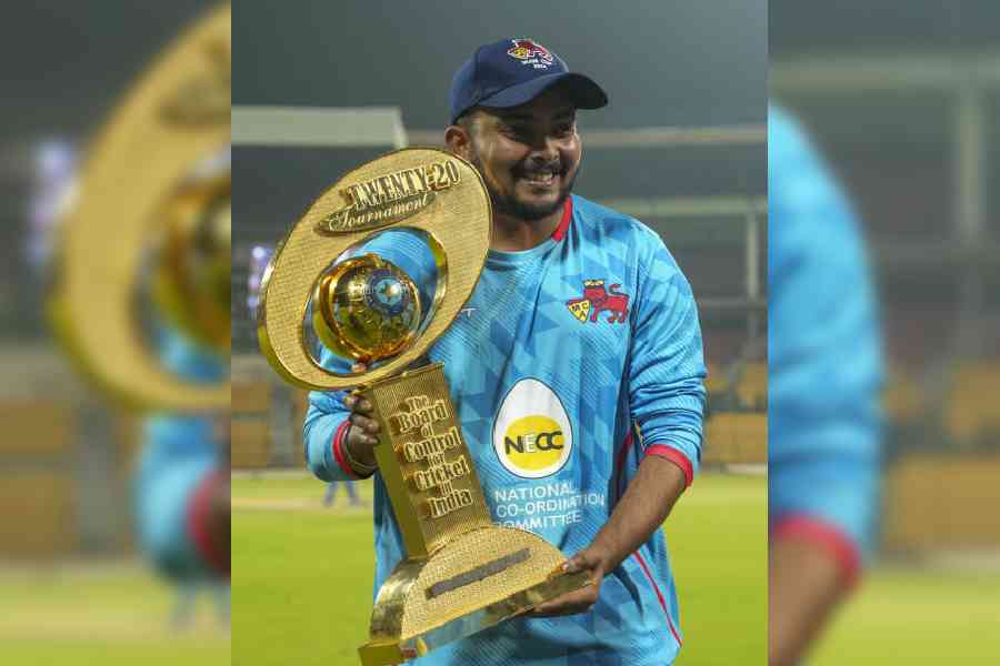 Mumbai’s Prithvi Shaw poses for photographs with the championship trophy after winning the T20 cricket final match of the Syed Mushtaq Ali Trophy (SMAT) against Madhya Pradesh