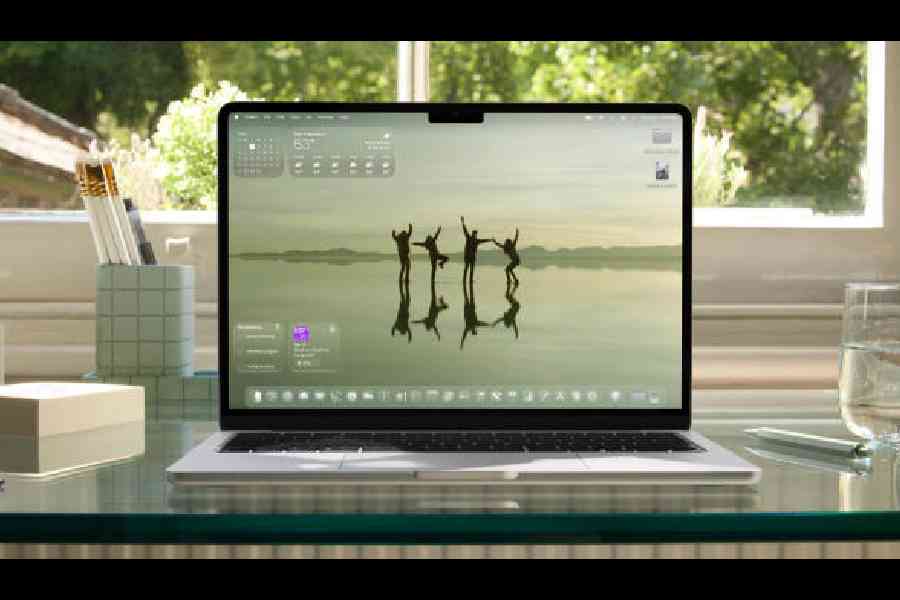 macOS Tahoe 26 lets users customise the desktop and Dock with new looks for app icons and widgets crafted from multiple layers of Liquid Glass