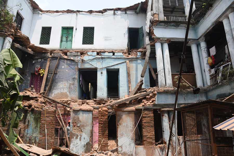 Kolkata building collapse | Kolkata at Risk: Over 2,500 'Dangerous'  Buildings Stand as Tenants Refuse to Vacate - Telegraph India