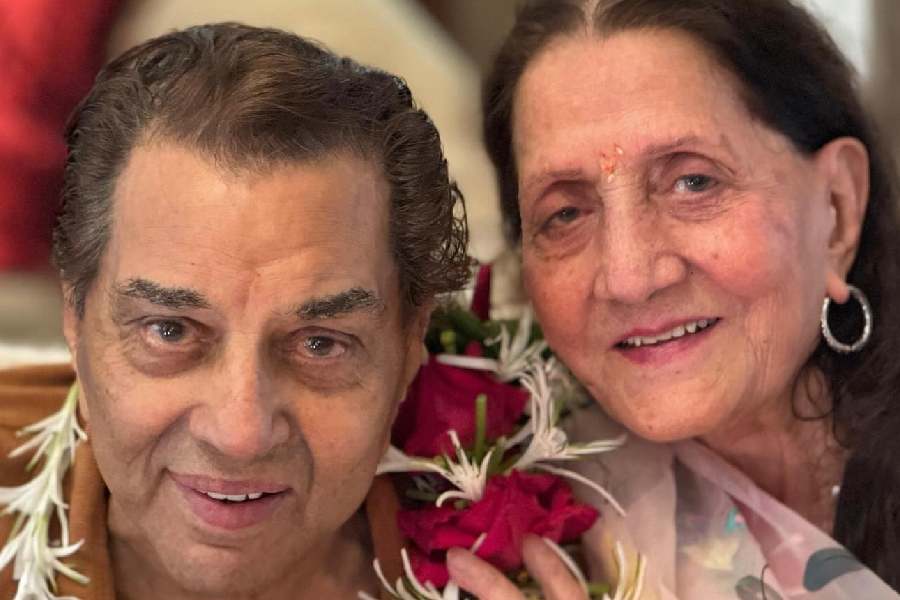 Dharmendra with his first wife Prakash Kaur