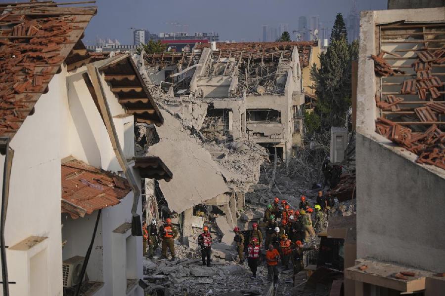 Israeli security forces inspect destroyed houses