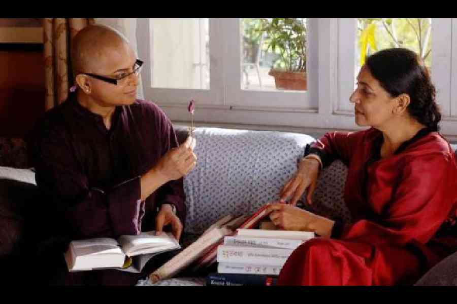 The legendary Rituparno Ghosh and Deepti Naval in Memories in March