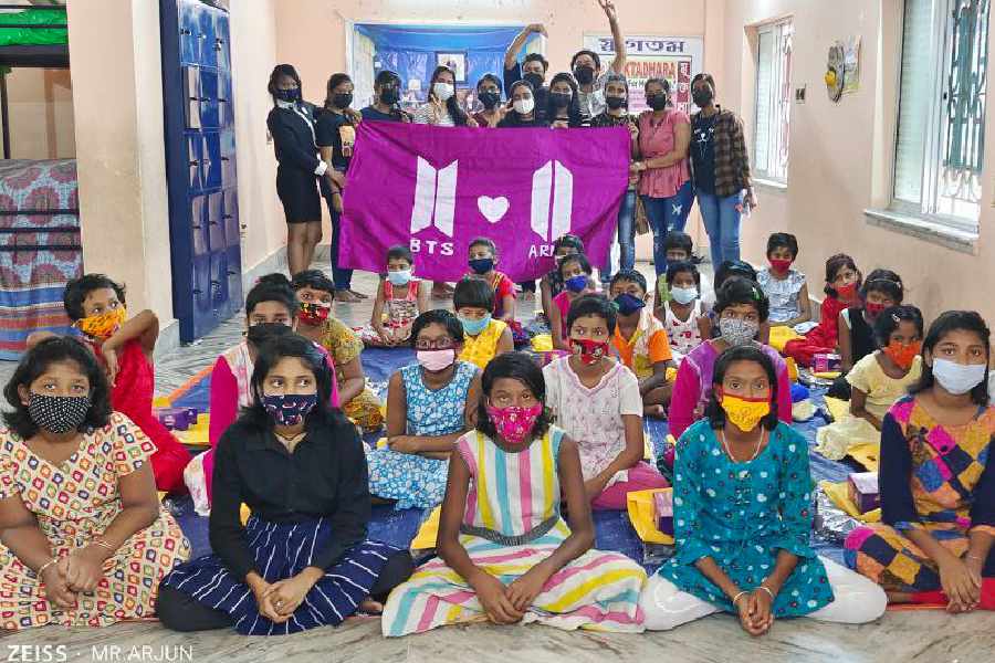 BongoBTS members during a donation drive at Muktadhara Girls Orphanage in Naihati on September 19, 2021