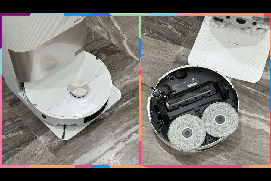 The docking station for Dreame X40 Ultra (left) and the magnetic mops on the underside of the robovac