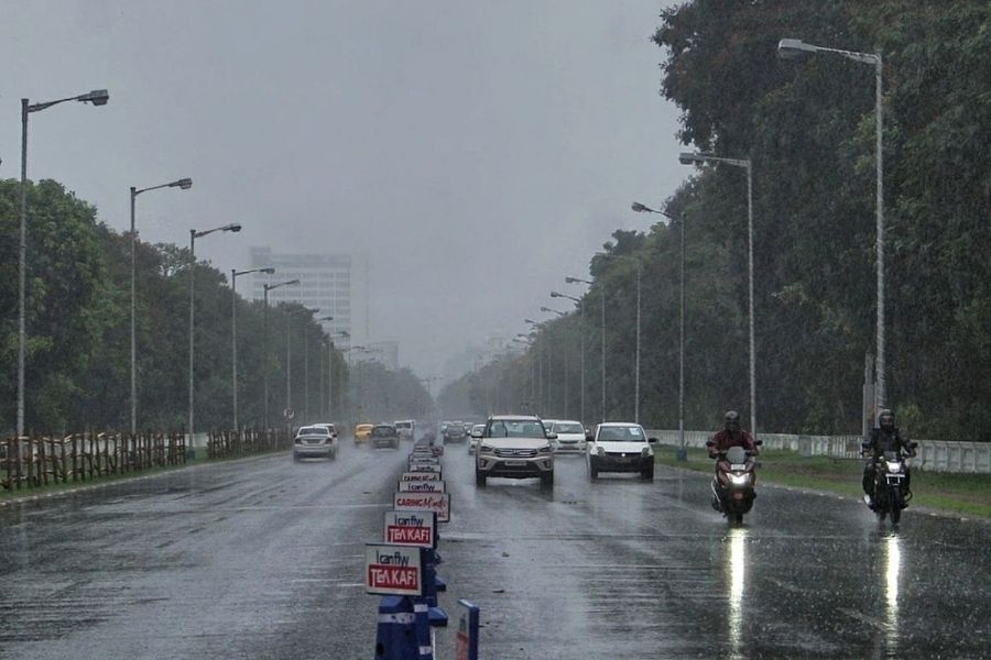 The traffic situation is expected to be affected, with possible disruptions caused by waterlogging on roads and reduced visibility